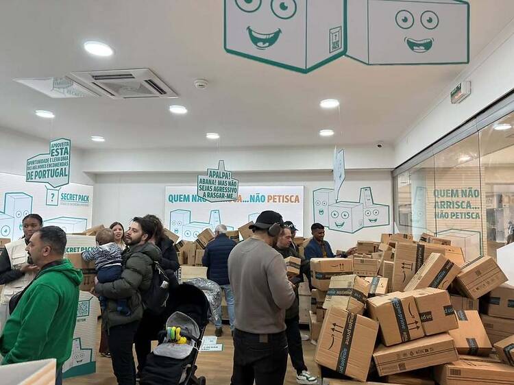 Apalpe e abane! Febre das encomendas perdidas chegou ao Metro da Alameda