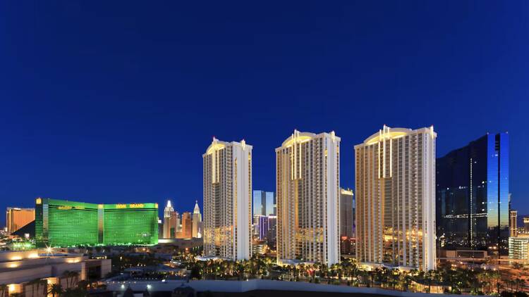 The Signature at MGM Grand (Tower 3) The Signature at MGM Grand (Tower 3)