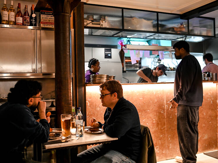 Barulho, cozinha criativa e outros encantos de um restaurante sem conceito