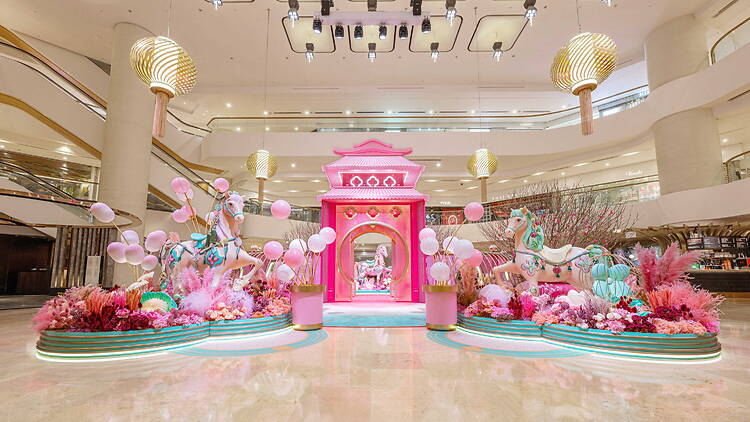 新年活動2026：太古廣場及星街小區「駿馬星馳 錦簇而至」農曆新年藝術裝置