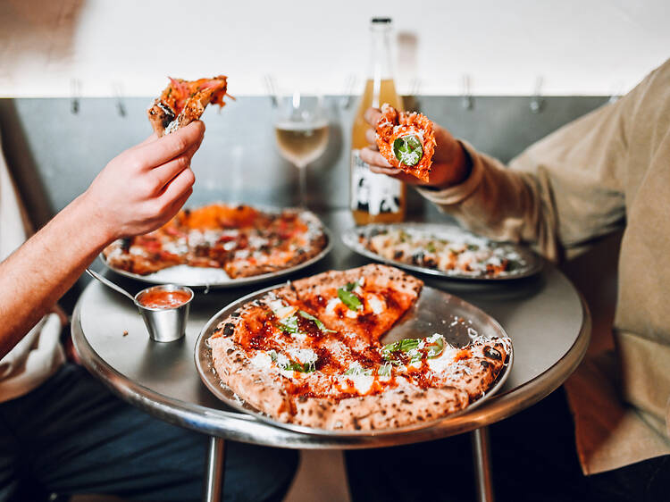 Com receitas improváveis e produtos locais, as pizzas do Patife estão (quase) sempre fora da caixa