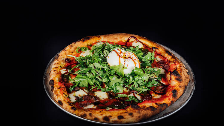 Pizza burrata caprese