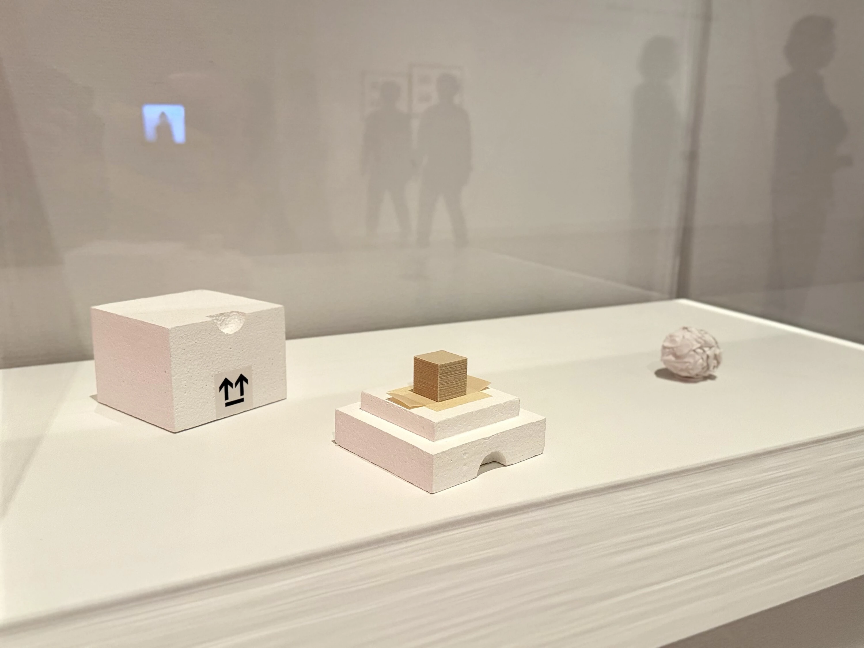 テート美術館 ― YBA & BEYOND 世界を変えた90s英国アート ジュリアン・オピー《ゲイリー、ポップスター》1998－99年 PreviousNext/3 テート美術館 ― YBA & BEYOND 世界を変えた90s英国アート メインビジュアル PreviousNext/3 テート美術館 ― YBA & BEYOND 世界を変えた90s英国アート