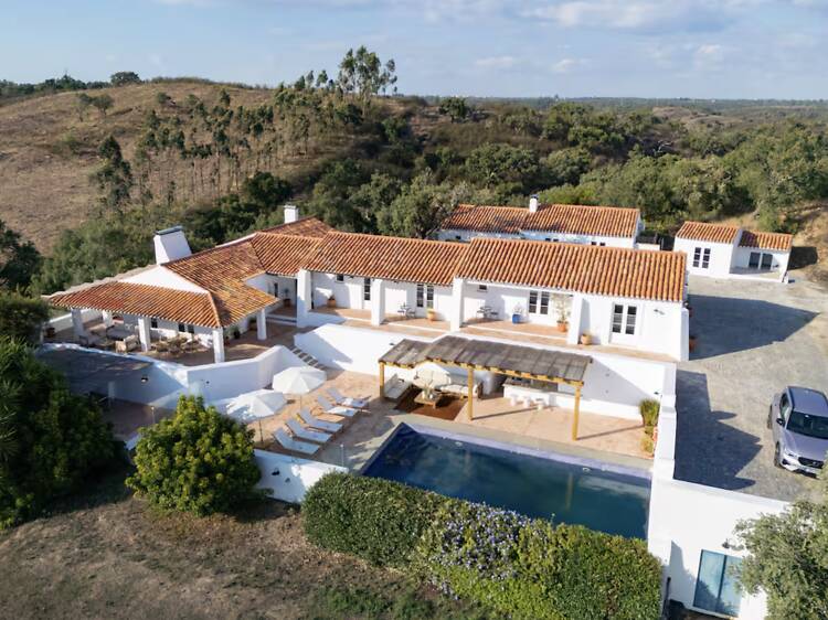 The Design-Led Retreat: Casa da Encosta