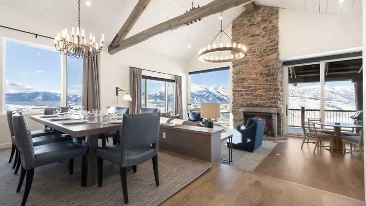 The Slopeside Sanctuary: Luxury Ski-In/Ski-Out Lodge