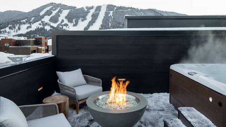 The Urban Lookout: Modernist Downtown Penthouse