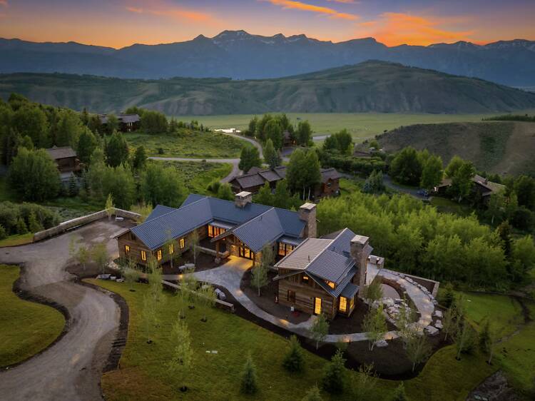 The Forest Sanctuary: Secluded Mountain Cabin