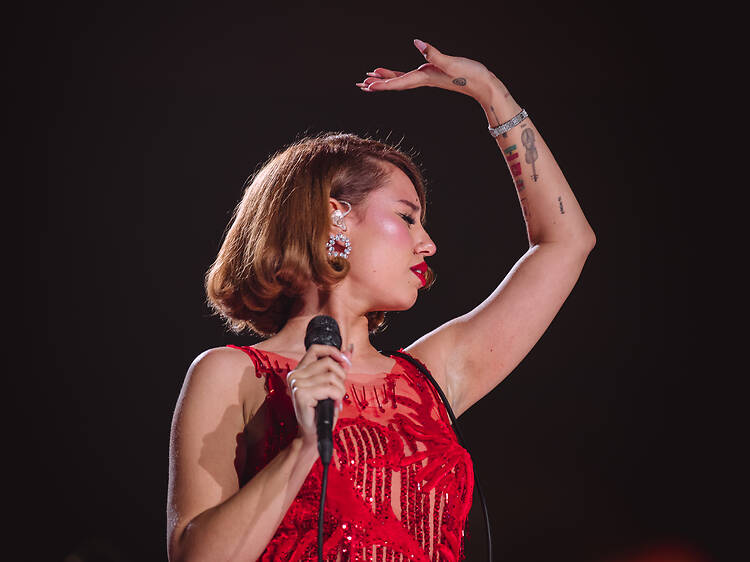 Raye busca marit a Barcelona... i sedueix tot el Palau Sant Jordi Raye busca marit a Barcelona... i sedueix tot el Palau Sant Jordi