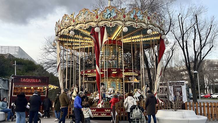 Tiovivo del centro comercial La Vaguada Tiovivo del centro comercial La Vaguada. MB