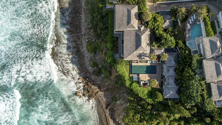 The Infinity Edge: Modernist Petit Cul-de-Sac Villa The Infinity Edge: Modernist Petit Cul-de-Sac Villa