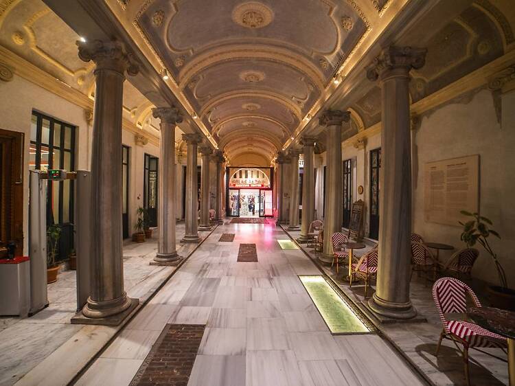 Atlas 1948, Istanbul