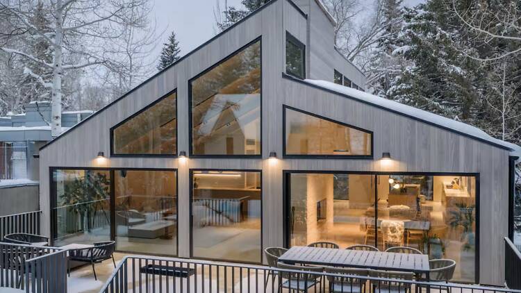 The Downtown Masterpiece: High-Spec Core Condo The Downtown Masterpiece: High-Spec Core Condo