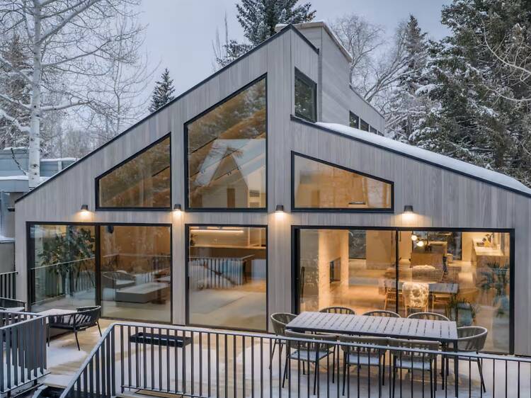 The Downtown Masterpiece: High-Spec Core Condo The Downtown Masterpiece: High-Spec Core Condo