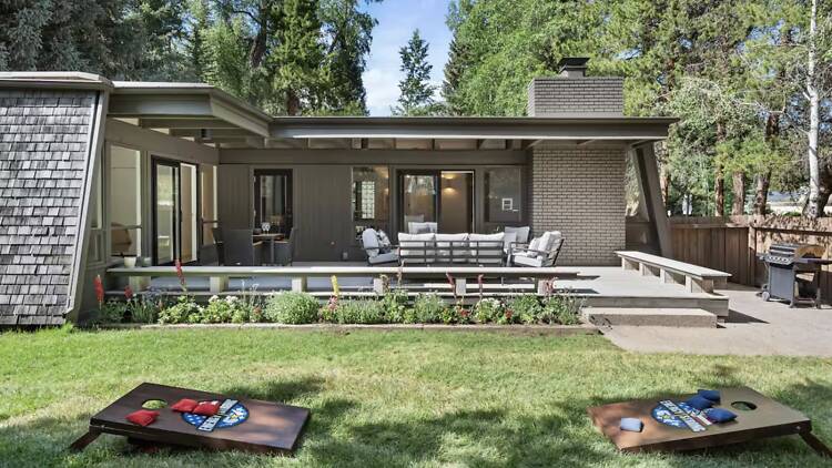 The Riverfront Oasis: Modern Roaring Fork Retreat The Riverfront Oasis: Modern Roaring Fork Retreat