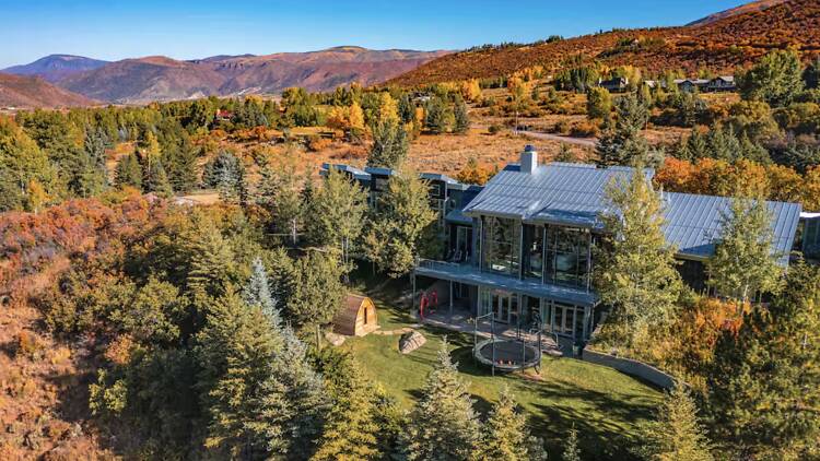 The Aspen Alps Classic: Traditional Slope-Side Elegance The Aspen Alps Classic: Traditional Slope-Side Elegance