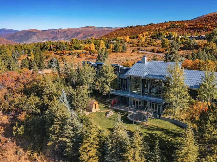 The Aspen Alps Classic: Traditional Slope-Side Elegance The Aspen Alps Classic: Traditional Slope-Side Elegance