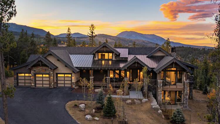 The Sky-High Loft: Contemporary South Point Suite The Sky-High Loft: Contemporary South Point Suite