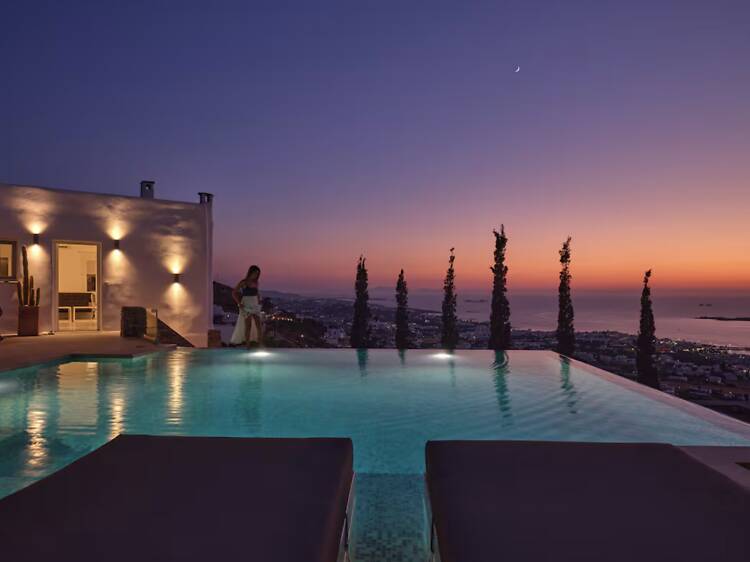 The Minimalist Masterpiece: Architect-Led Hillside Villa