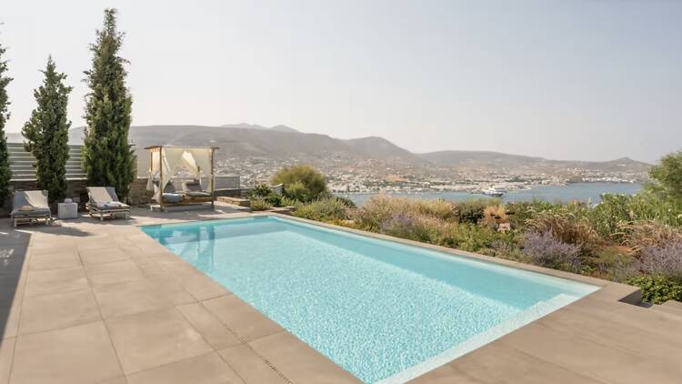 The Harbour Icon: Sleek Naoussa Waterfront Loft