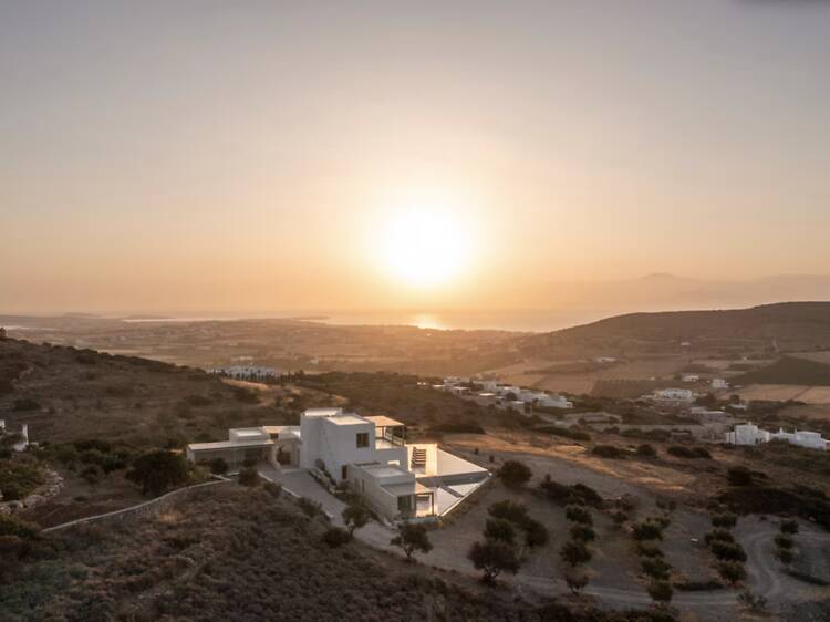 12 Best Airbnbs in Paros for a Sophisticated Cycladic Escape 12 Best Airbnbs in Paros for a Sophisticated Cycladic Escape