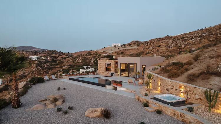 The Sunset Villa: Modern Retreat in Agia Irini