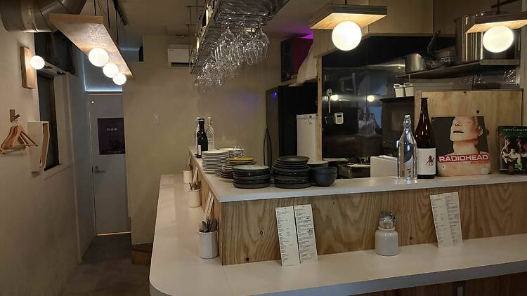 tout natural wine & music bar