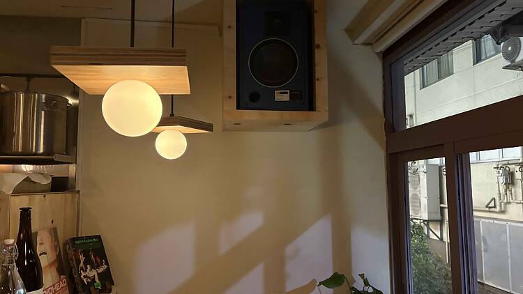 tout natural wine & music bar