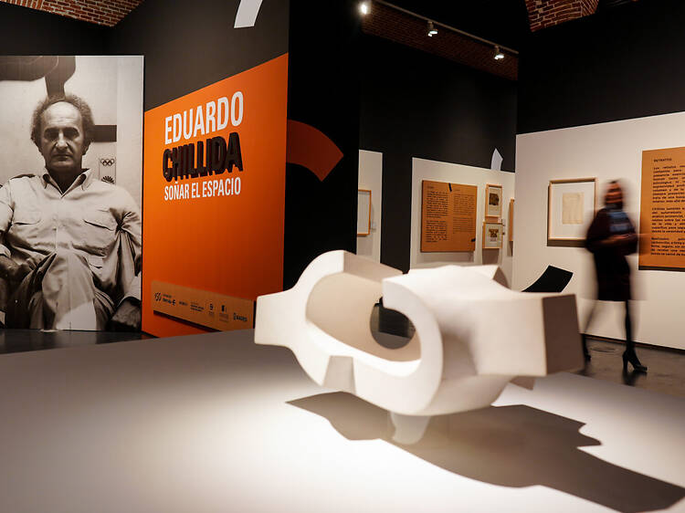 Una gran exposición gratuita sobre Eduardo Chillida llega a Madrid con más de cien obras del famoso escultor Una gran exposición gratuita sobre Eduardo Chillida llega a Madrid con más de cien obras del famoso escultor