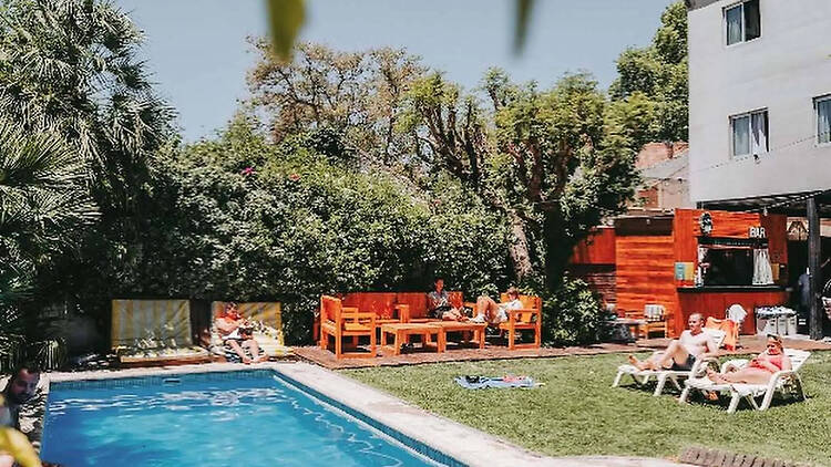 Gorilla Hostel: el punto de encuentro para vivir Mendoza en modo social