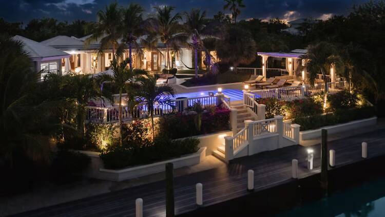 The Design Loft: Contemporary Grace Bay Suite The Design Loft: Contemporary Grace Bay Suite