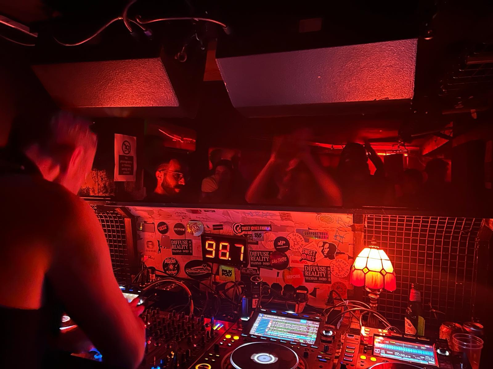 The Glove That Fits, London club