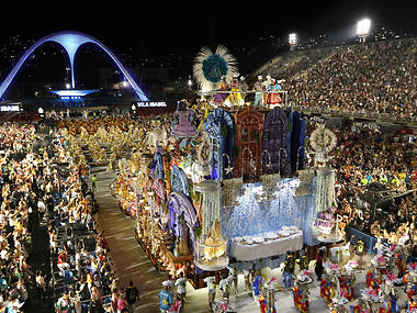 As pinturas de Heitor dos Prazeres viram alegorias na Vila Isabel; o destaque na última noite de desfiles As pinturas de Heitor dos Prazeres viram alegorias na Vila Isabel; o destaque na última noite de desfiles