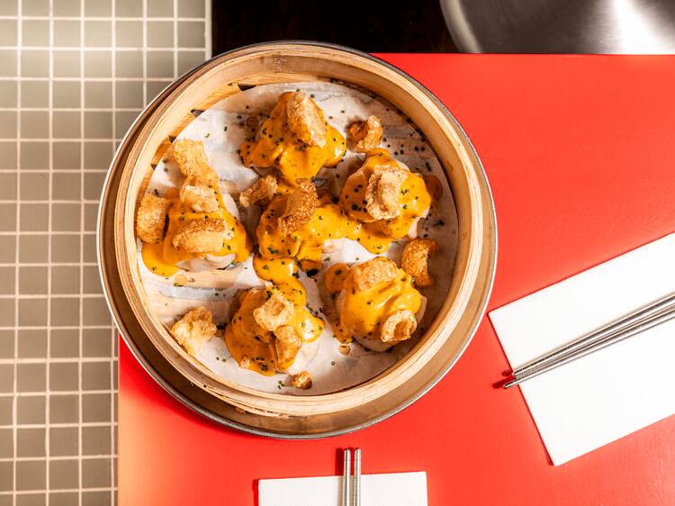 A un paso del Bernabéu, abre un restaurante de diseño con los dim sums más originales de Madrid
