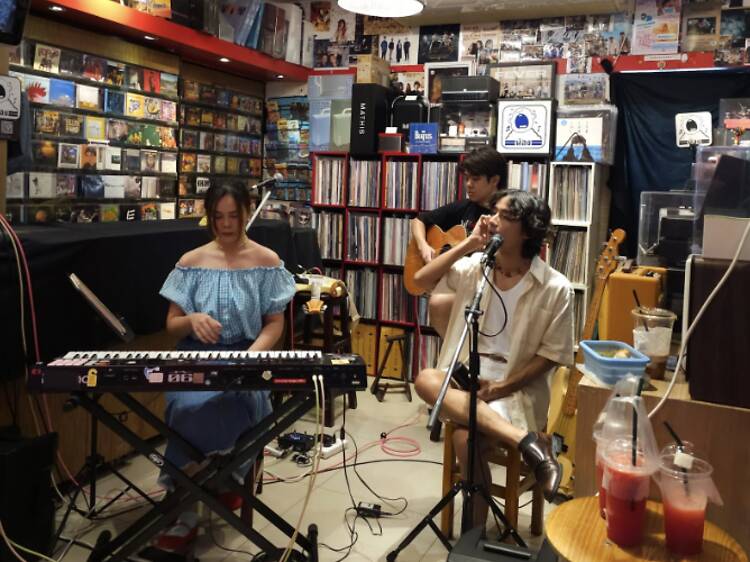 น้อง ท่าพระจันทร์ (Nong Taprachan) น้อง ท่าพระจันทร์ (Nong Taprachan)