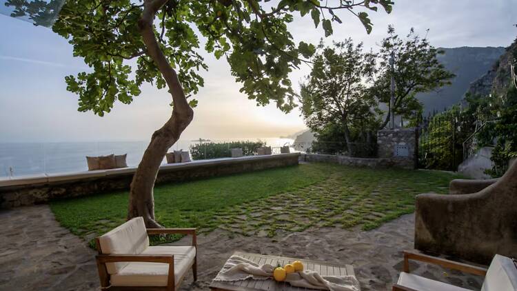 The Minimalist Loft: Modernist Sea-View Suite The Minimalist Loft: Modernist Sea-View Suite