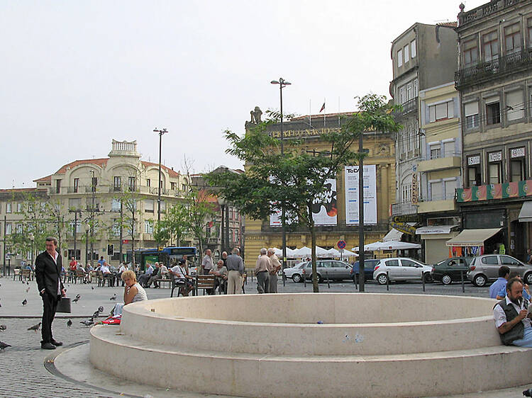 Praça da Batalha fecha ao trânsito aos fins-de-semana a partir de Março