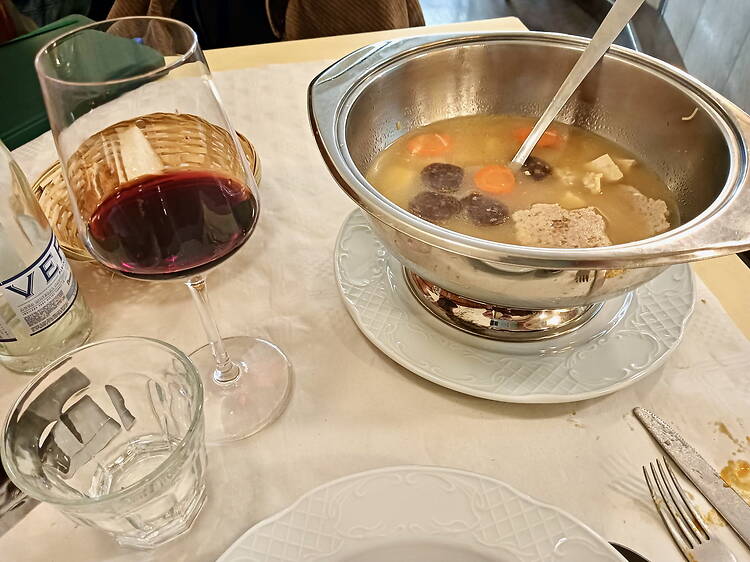 Ni brunch ni gyozas: el nou refugi de cuina catalana a l'Eixample fa escudella cada dia per 12 euros