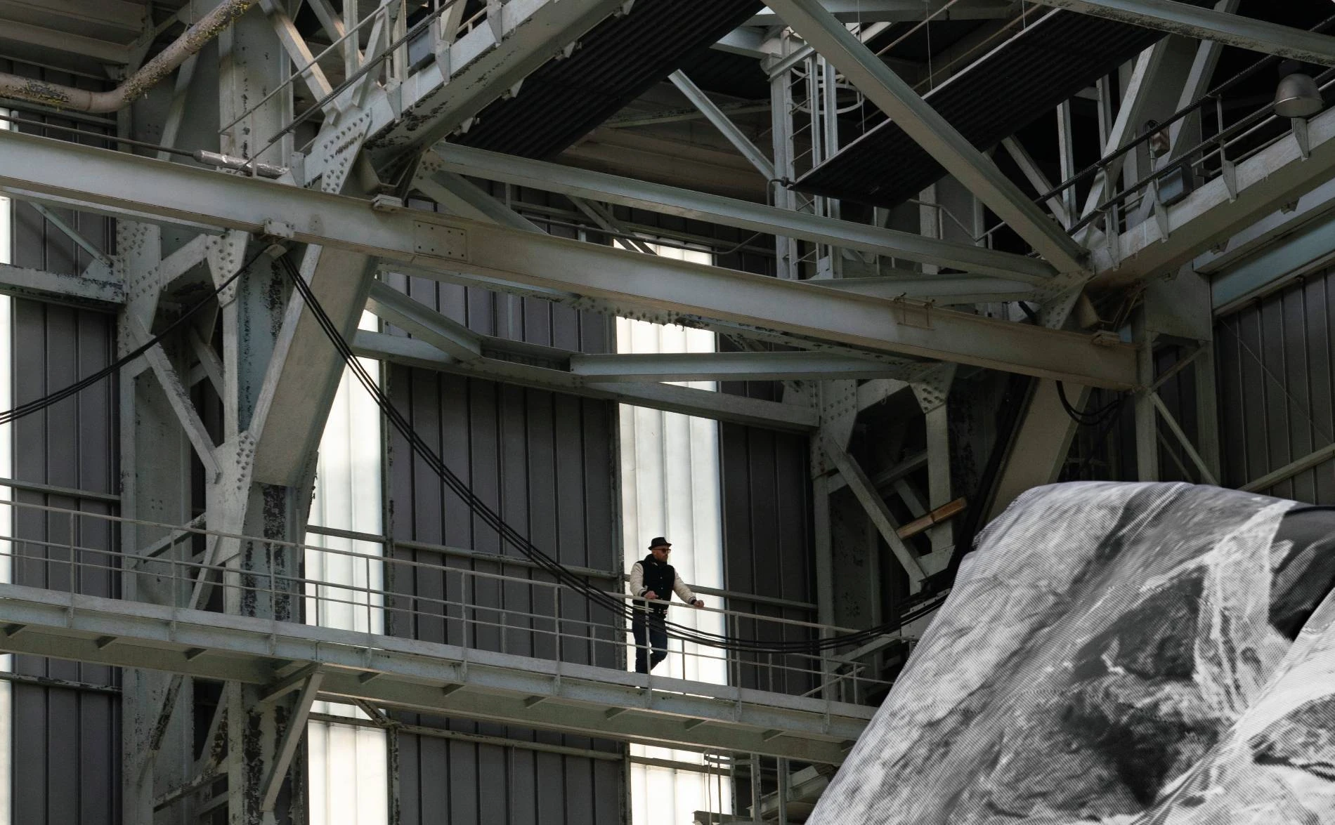 &laquo; La Caverne du Pont Neuf &raquo; : tout savoir sur l&rsquo;&oelig;uvre monumentale de JR en hommage &agrave; Christo et Jeanne-Claude