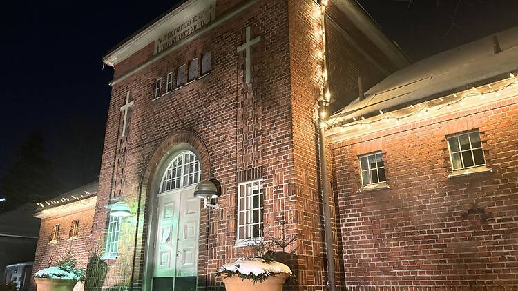 Vieraile vanhalla ruumishuoneella