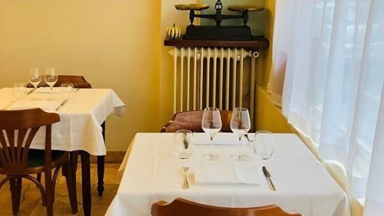 Dans le 16e, un couple nippo-coréen s’applique avec raffinement à faire perdurer la grande cuisine française