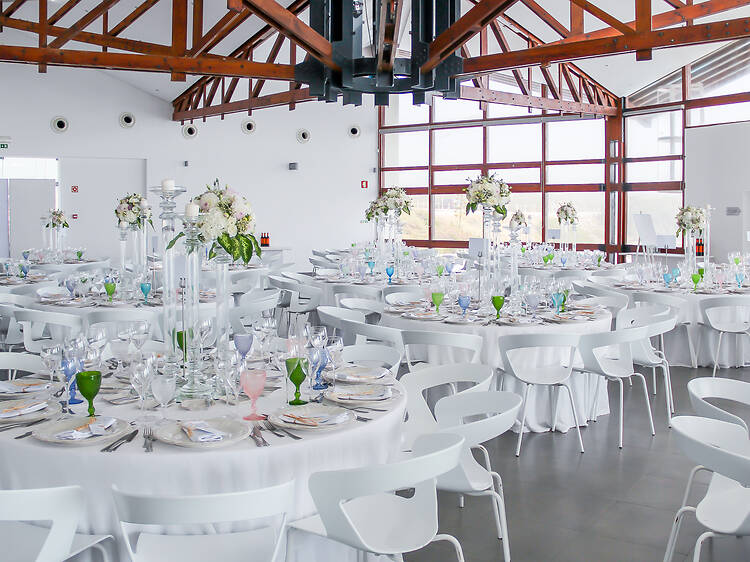 Casa do Marquês faz venda de garagem e preços começam nos 50 cêntimos. Saiba o que pode comprar