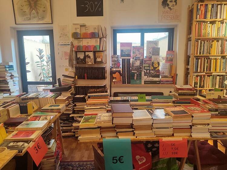 Durante três dias, a Livraria Snob vai vender livros a cinco euros