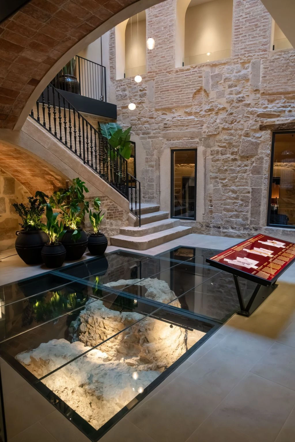 Runes Gran Hotel Barcino