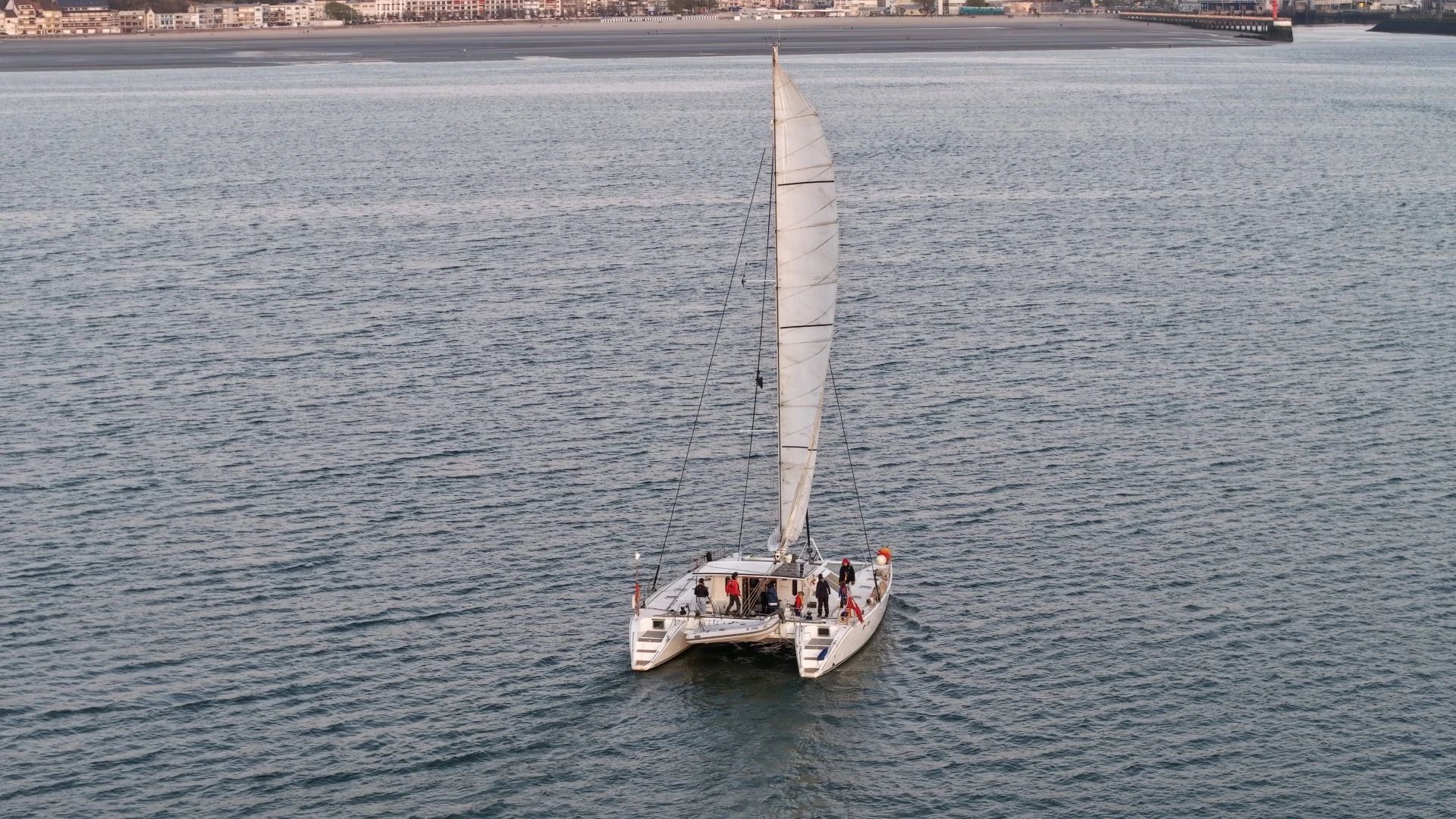 SailLink catamaran &lsquo;Echoes&rsquo; on Dover Strait