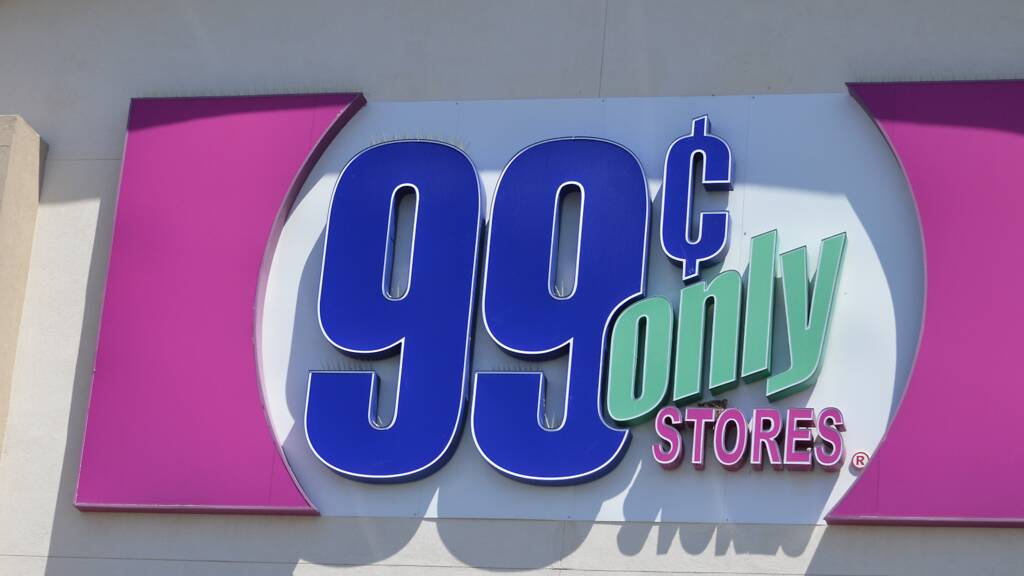 An Abandoned 99 Cents Only Store in L.A. Has Turned Into an Art Gallery ...