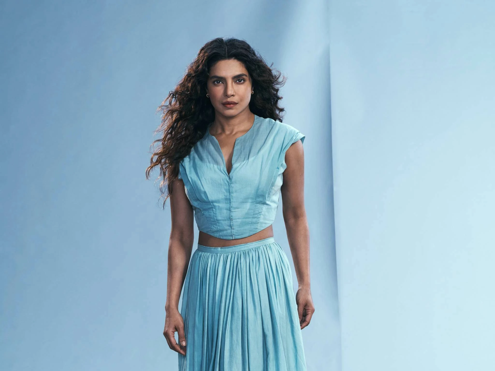 &laquo; Je pourrais d&eacute;chirer quelqu&rsquo;un en deux pour prot&eacute;ger ma famille &raquo; : comment Priyanka Chopra a embrass&eacute; la vie de pirate avec The Bluff