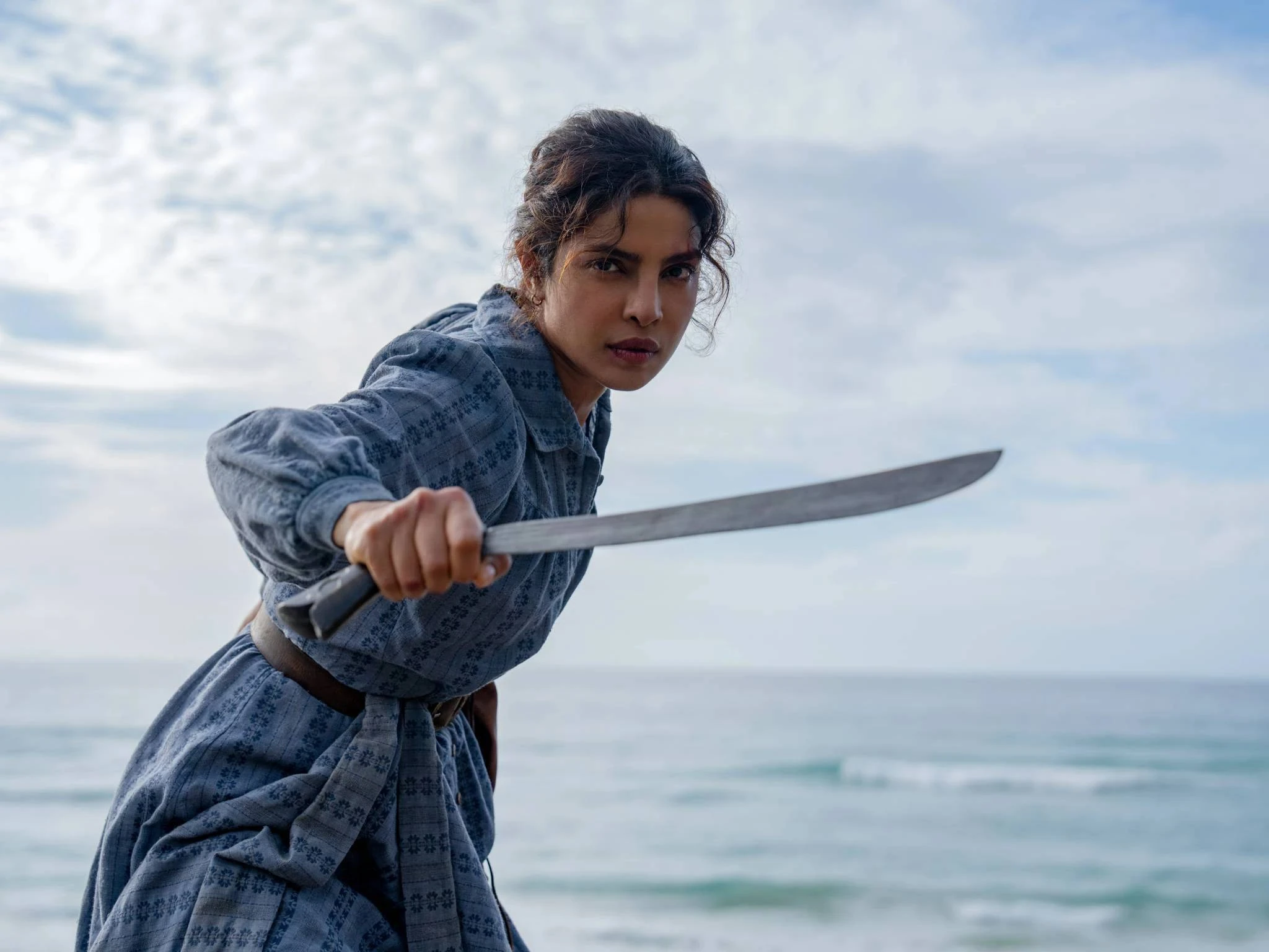 &laquo; Je pourrais d&eacute;chirer quelqu&rsquo;un en deux pour prot&eacute;ger ma famille &raquo; : comment Priyanka Chopra a embrass&eacute; la vie de pirate avec The Bluff