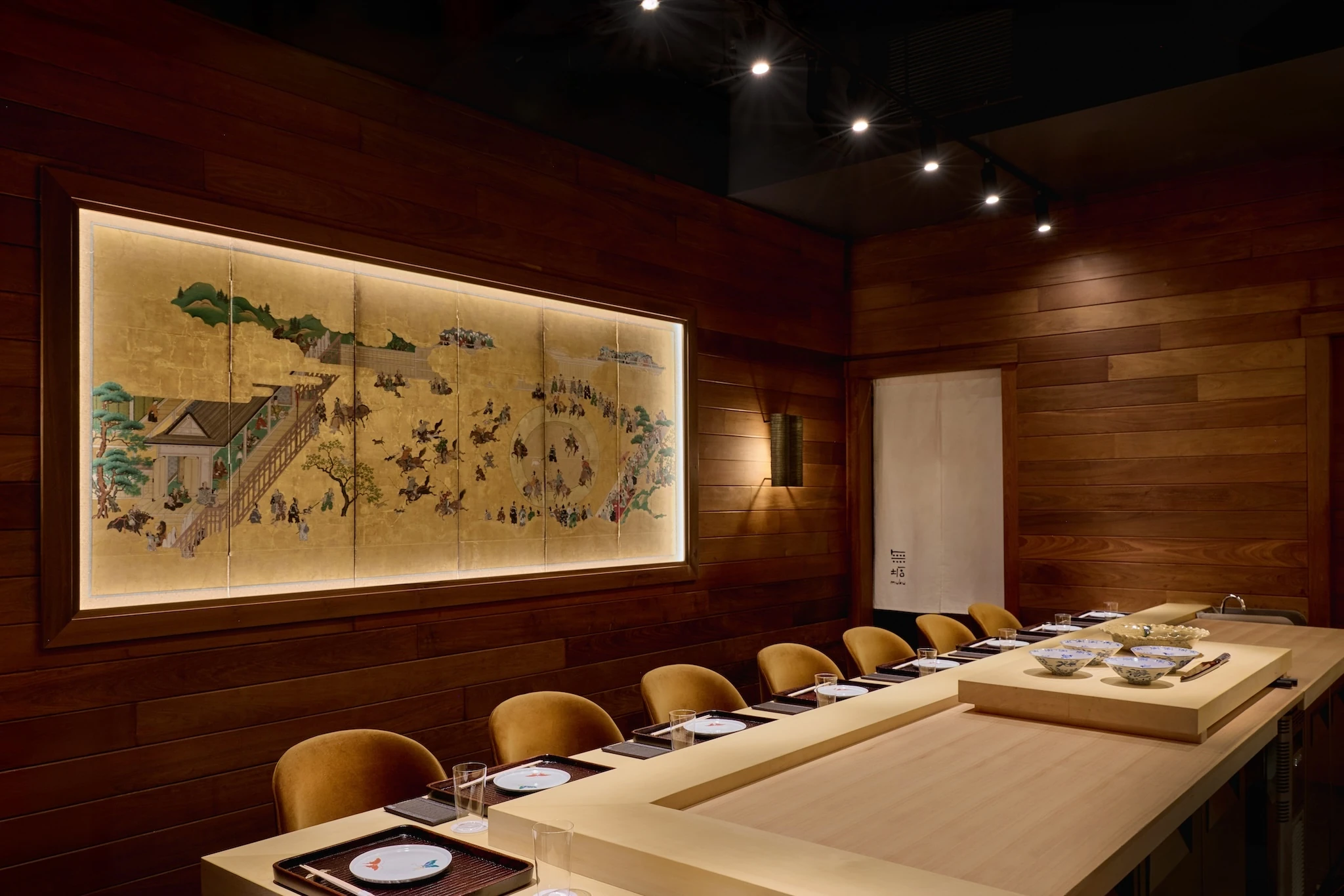 Counter of Muku with a golden mural