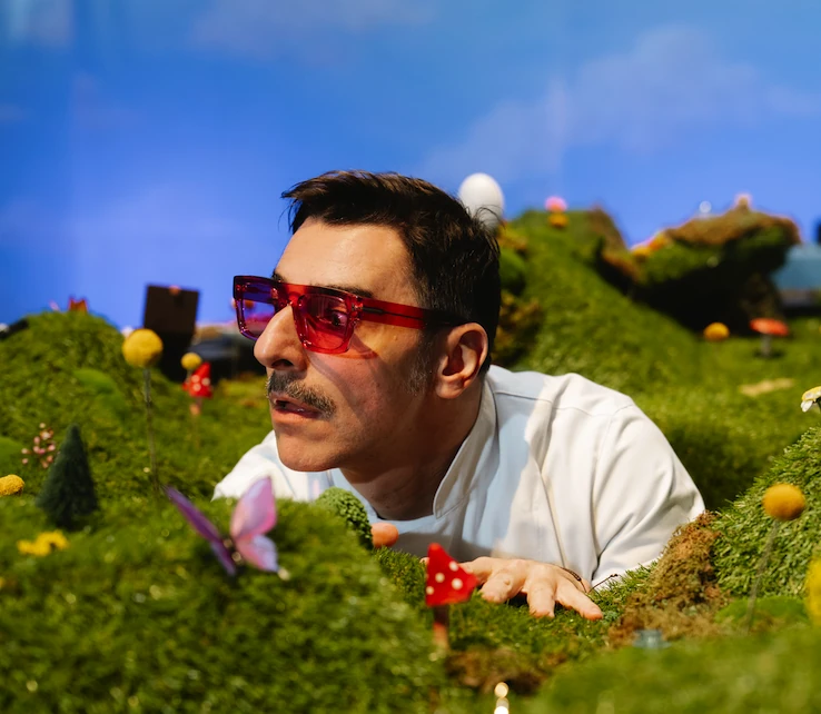 Jordi Roca emergeix entre muscaria a la presentaci&oacute; del Brunch Elektronik