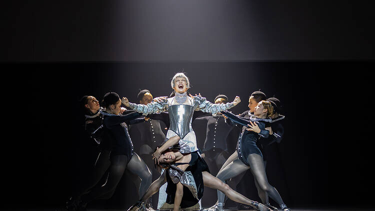 Madeline Squire as Catherine de’ Medici and (floor) Roseanna Leney as Mary